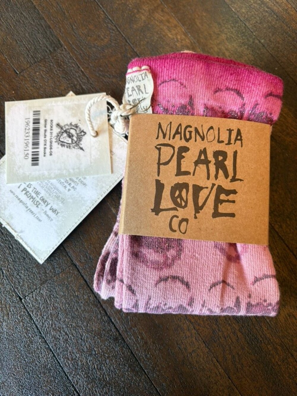 NEW Magnolia Pearl Glitter Skulls OTK Socks, Legends OS - Picture 3 of 5